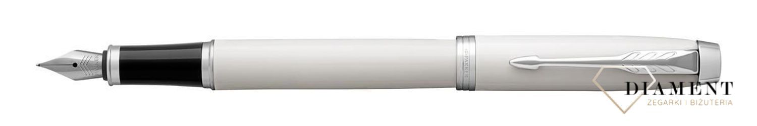 Pióro wieczne Parker IM 1931672 w białym kolorze z chromowanymi wykończeniami. Idealny pomysł na prezent z grawerem. Artykuły piśmiennicze na prezent. Świetny upominek marki Parker dla VIP-ów..jpg